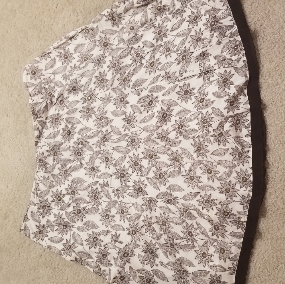 Flowered, A-line skirt with side zipper